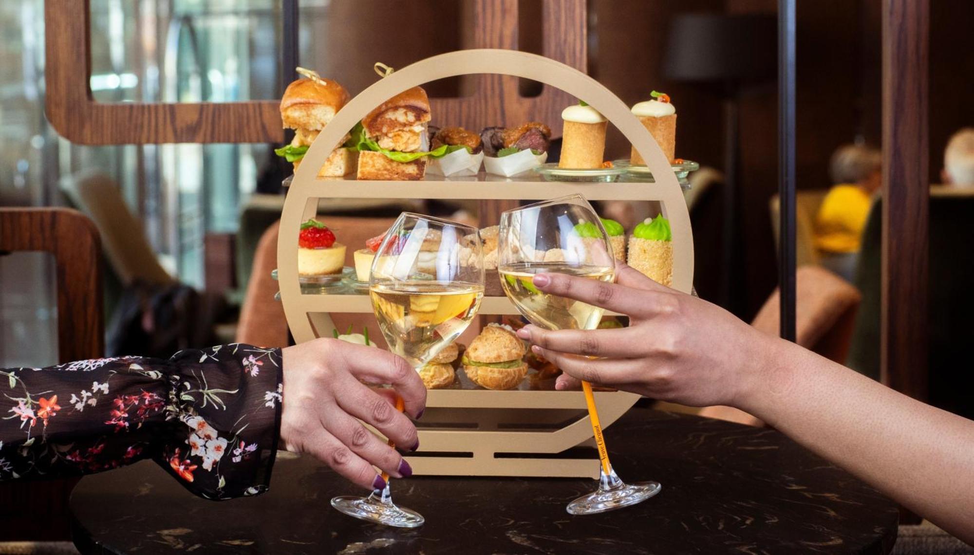 Intercontinental Wellington By Ihg Hotell Eksteriør bilde Afternoon tea at the Mandarin Oriental, Hong Kong