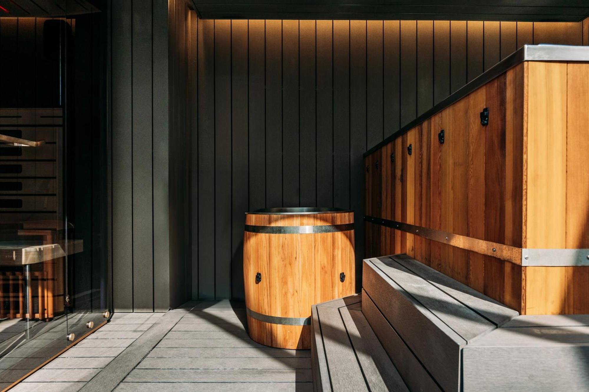 Intercontinental Wellington By Ihg Hotell Eksteriør bilde The interior of the barrel cellar at the distillery