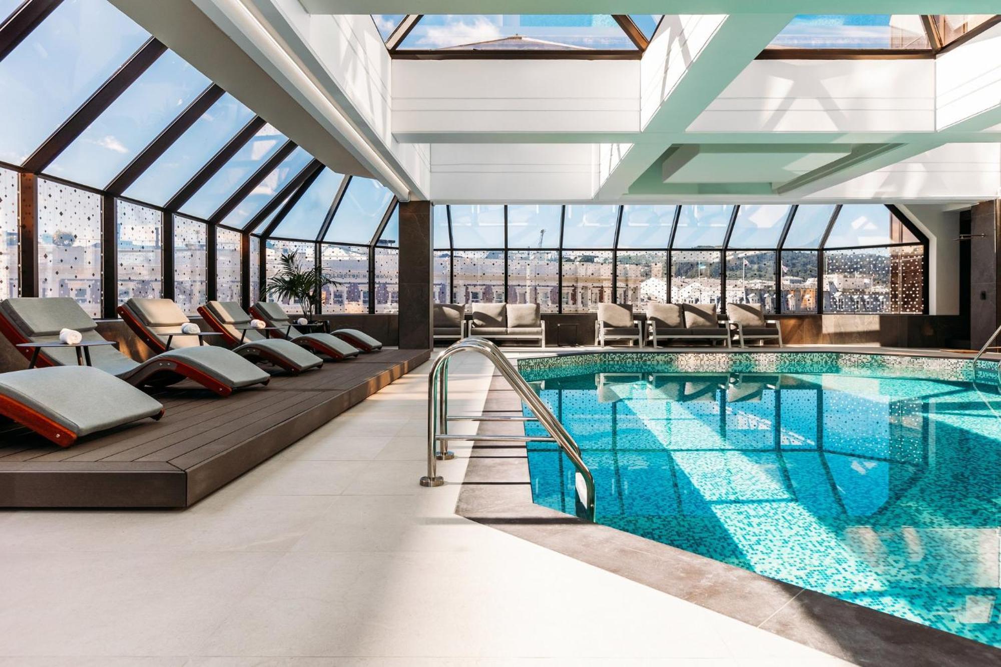 Intercontinental Wellington By Ihg Hotell Eksteriør bilde The pool at the 1018