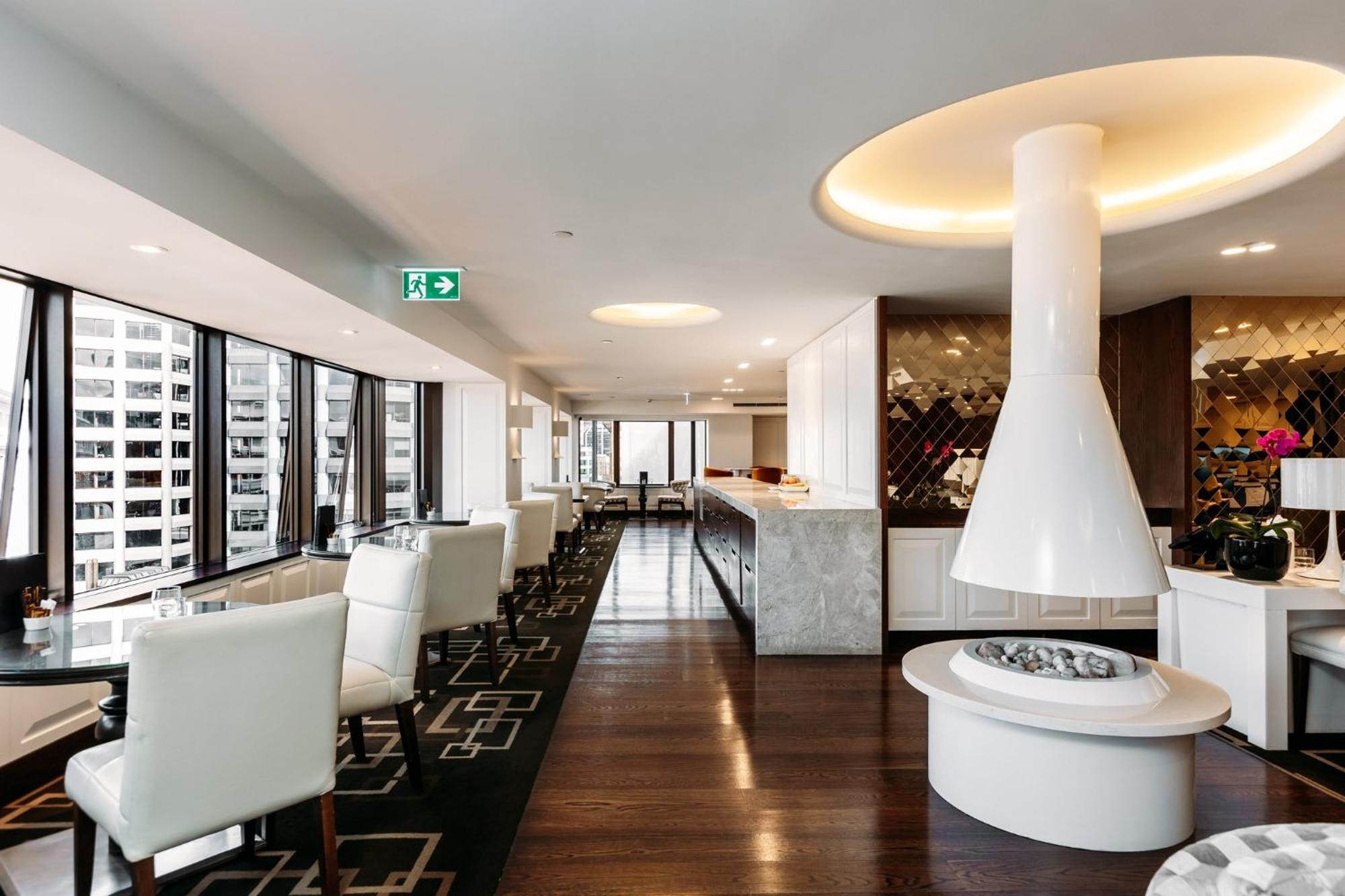 Intercontinental Wellington By Ihg Hotell Eksteriør bilde The Club lounge at Melbourne Airport