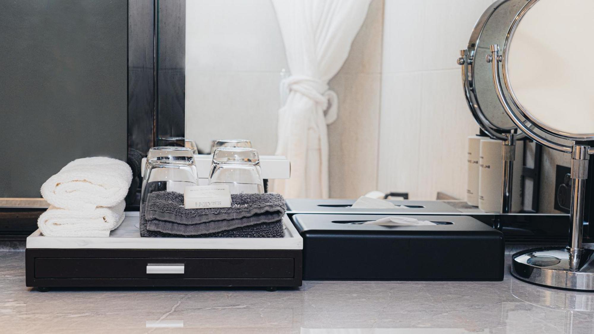 Intercontinental Wellington By Ihg Hotell Eksteriør bilde A bathroom vanity tray
